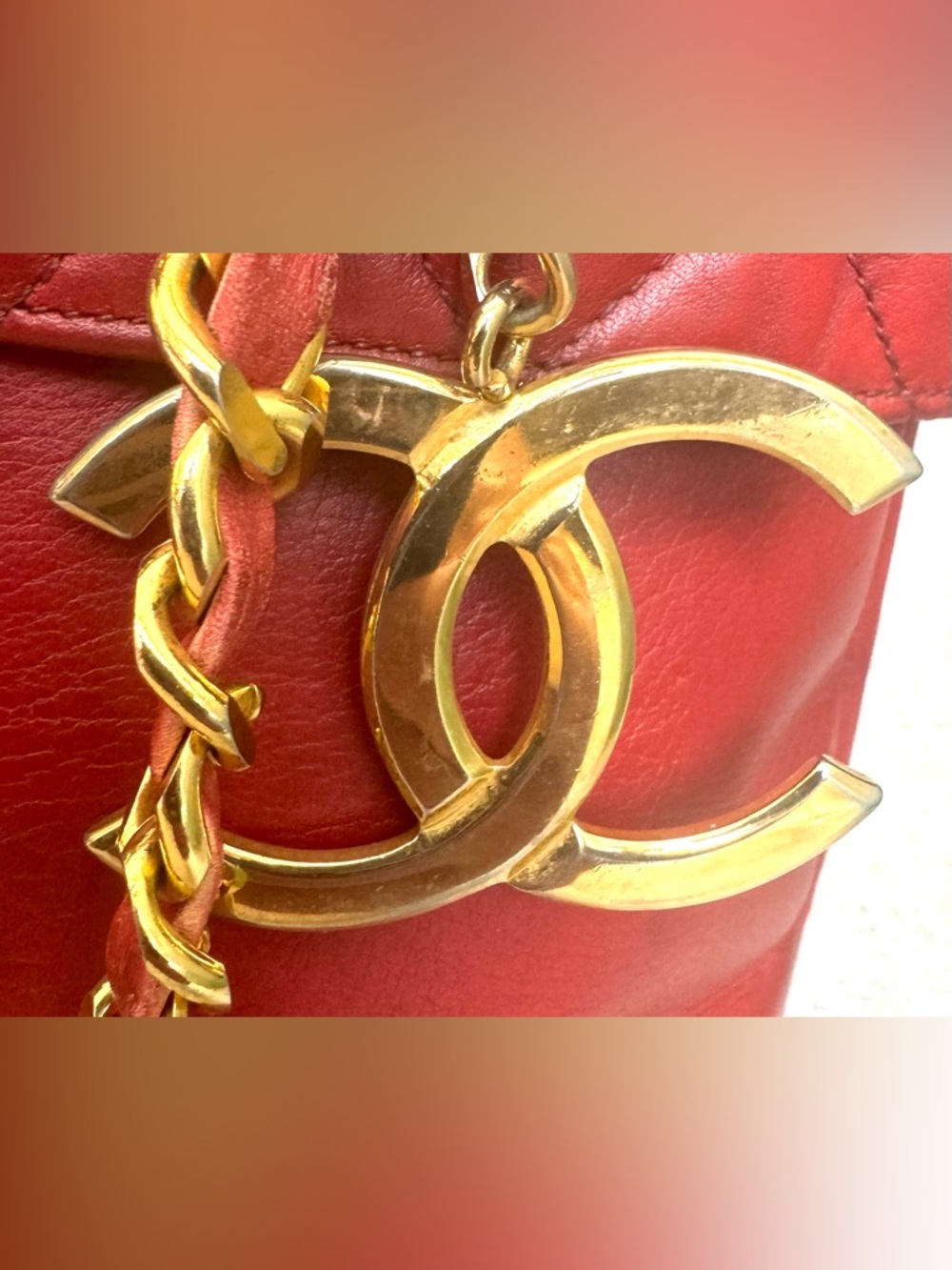 CHANEL Vintage Red Leather Chain Tote CC Charm 1 Series - Picture 6 of 16